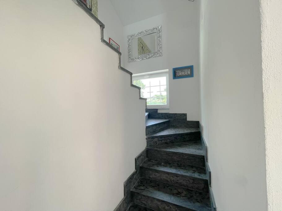 Elegante Appartamento 100 Mq Parcheggio - Wi Fi Savona Esterno foto